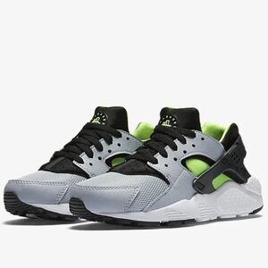 Nike Huarache Run in Wolf Grey and Electric Green